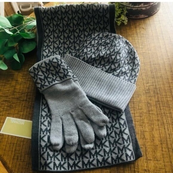 Michael Kors MK Logo Hat Scarf & Gloves Set – New IN Box - Picture 1 of 3